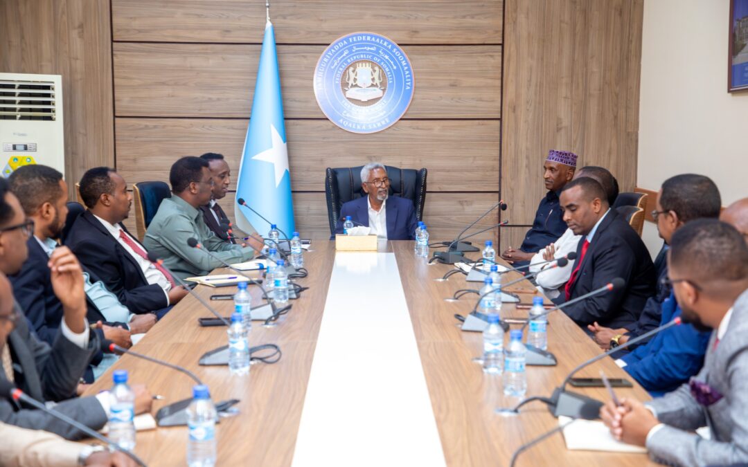 Guddiga ayaa kulan isbarasho iyo warbixin siin ah la qaatay Guddoomiyaha Aqalka Sare Ee BFS Mudane Cabdi Xaashi Cabdullaahi