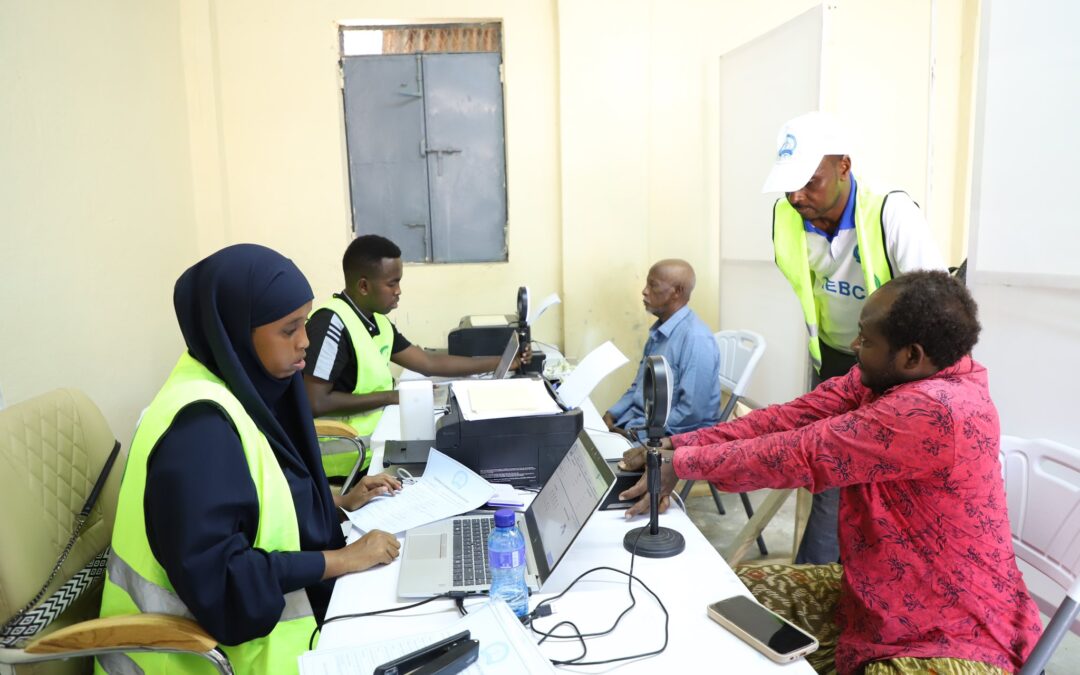 Diiwangelinta Codbixiyayaasha Degmooyinka Gobolka Banaadir Oo Si Habsami Leh U Socota Iyo Tirada Dadka Soo Baxay kordhaya.